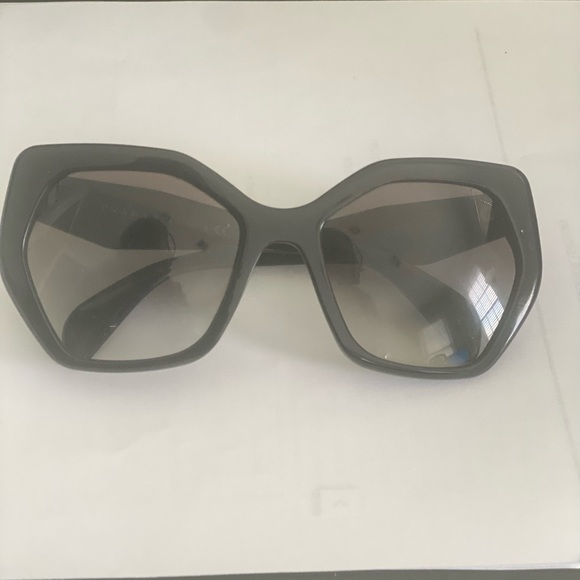 Prada sunglasses - Picture 2 of 9